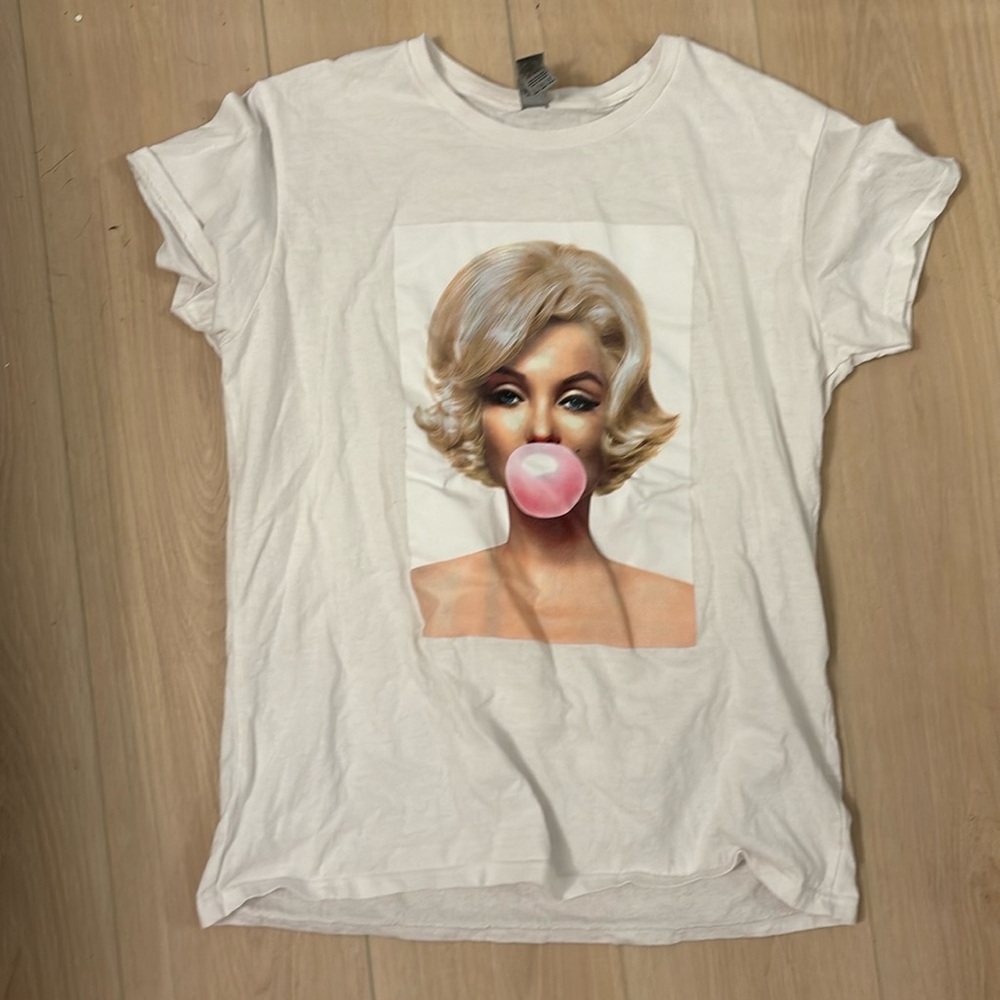 Women’s tee size L